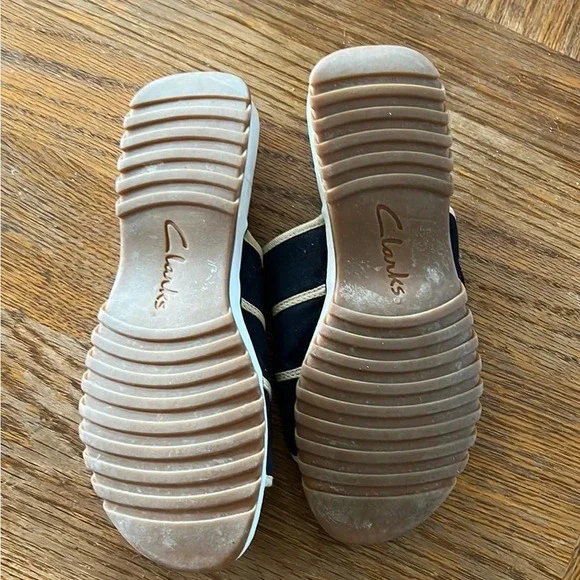 Clarks Women’s Sandals Slides Blue Tan Canvas Hook Loop Closure Size 9M - Picture 3 of 6